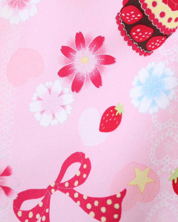 女児｜和装（3歳用被布）・夢いっぱいのイラストをふんだんに取り入れたピンクの着物