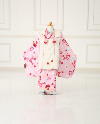 女児｜和装（3歳用被布）・夢いっぱいのイラストをふんだんに取り入れたピンクの着物