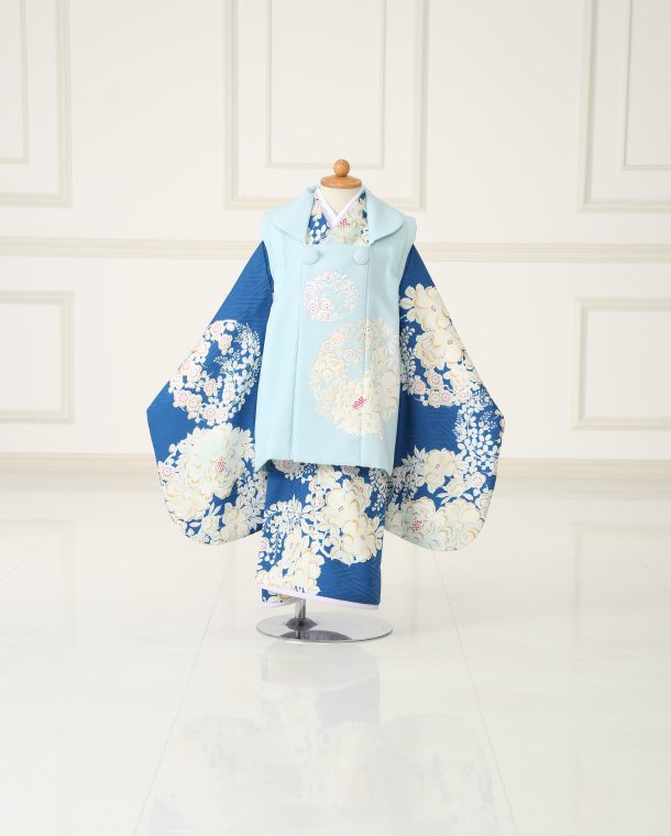 女児｜和装（3歳用被布）・鮮やかなブルーの着物と爽やかな水色のちゃんちゃんこが美しい古典柄