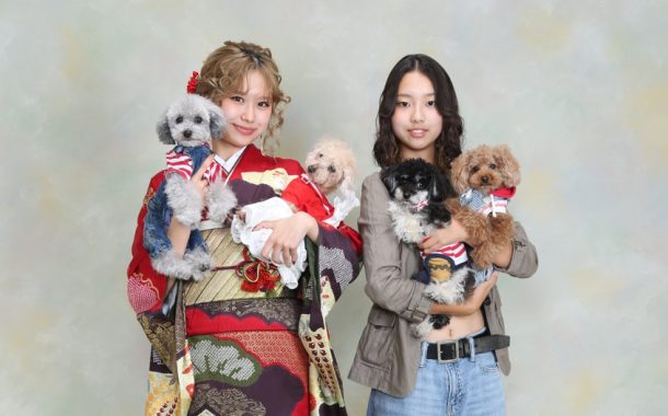 成人式前撮り×ワンちゃんと一緒に前撮り撮影のお客様ご紹介♪ティーカッププードル４匹のワンちゃんとの楽しい撮影でした♡