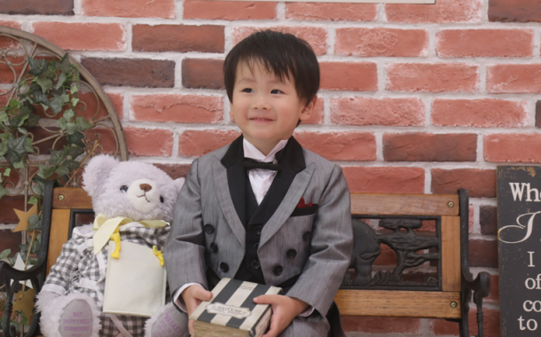お子様タキシード×3歳お誕生日撮影ご利用のお客様ご紹介♪メモリアルベアーと一緒に♡